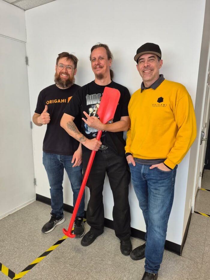 🎖️Le 28 mars dernier, c’était au tour de Dave Jacques, un vétéran du Royal 22e Régiment de venir nous rencontrer sur place pour une visite guidée. 

Nous avons ainsi pu lui faire découvrir notre usine, nos équipements, notre équipe et surtout lui montrer nos façons de faire artisanales qui se cachent derrière la qualité reconnue de nos concentrés de cannabis sans solvant. 

Le type de visite privée que nous réservons exclusivement à nos vétérans et qui nous fait grandement plaisir! 

_____

🎖️On March 28th, we had the pleasure of welcoming Dave Jacques, a veteran of the Royal 22nd Regiment, for an on-site guided tour. 

During the tour, we had the opportunity to showcase our factory, equipment, and team, and most importantly, to highlight our artisanal methods that ensure the renowned quality of our solvent-free cannabis concentrates.

We take great pride in offering this exclusive private visit to our veterans.

#veteran #solventlesscannabis #medicalcannabis
